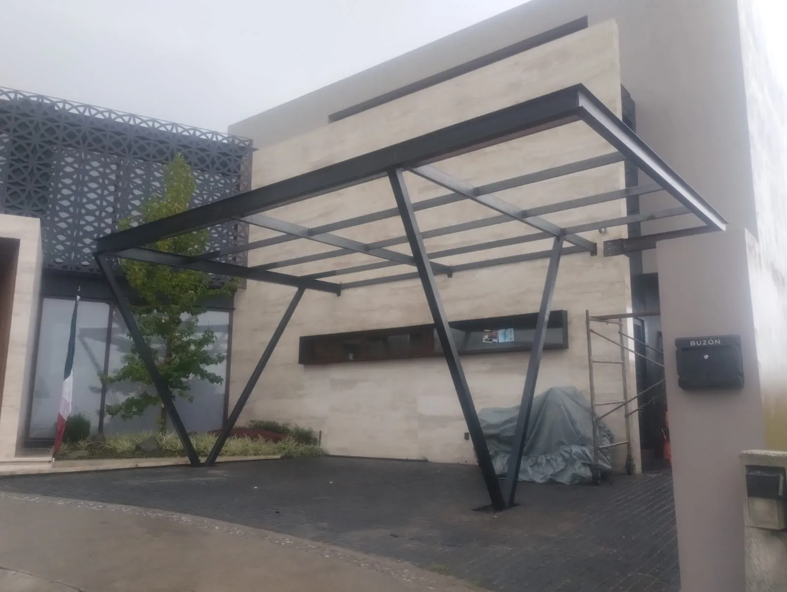 Carport voladizo de acero
