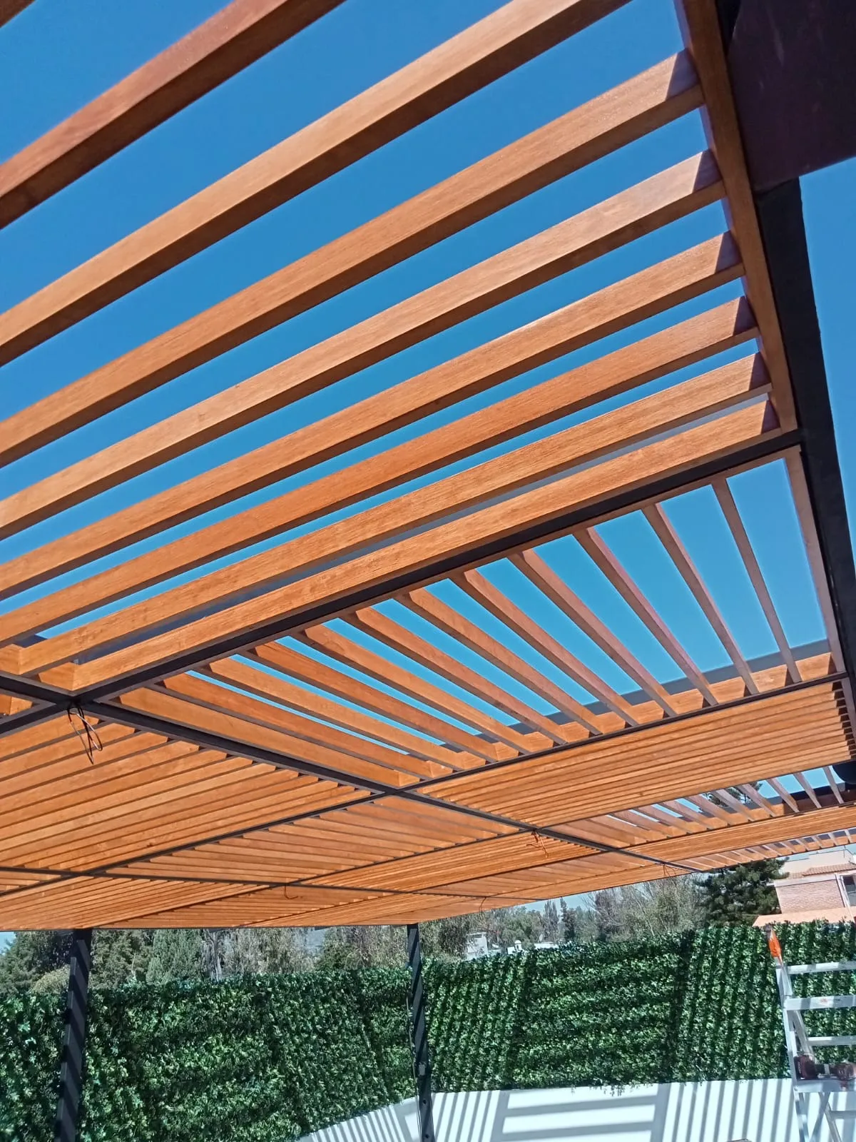 Celosía de madera clara