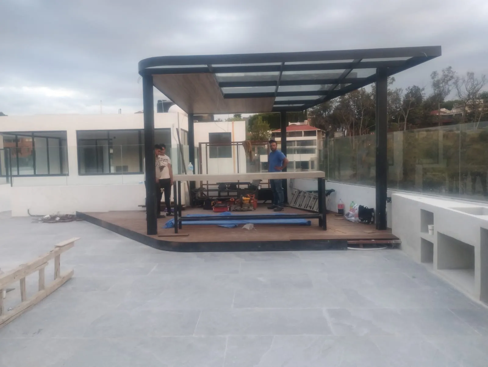 Pérgola exenta en azotea
