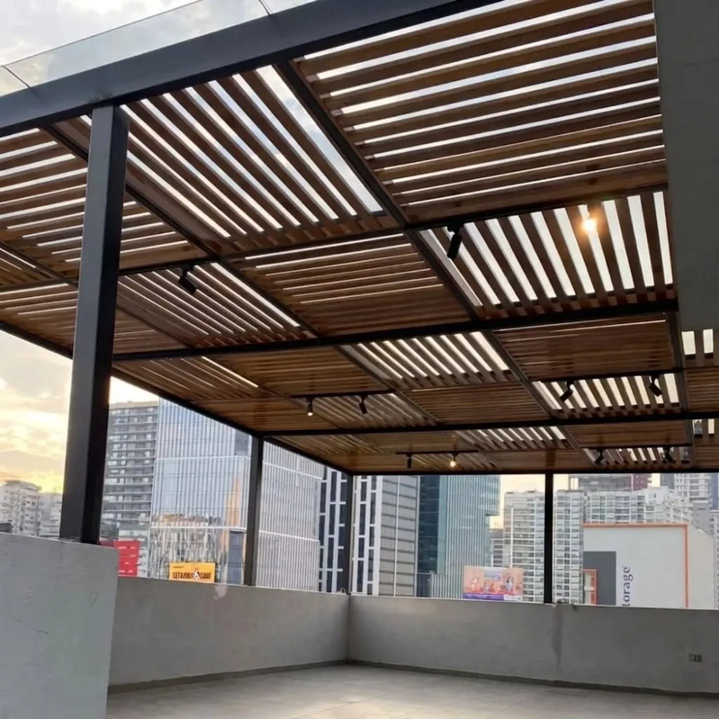 Pérgola con vista a la ciudad